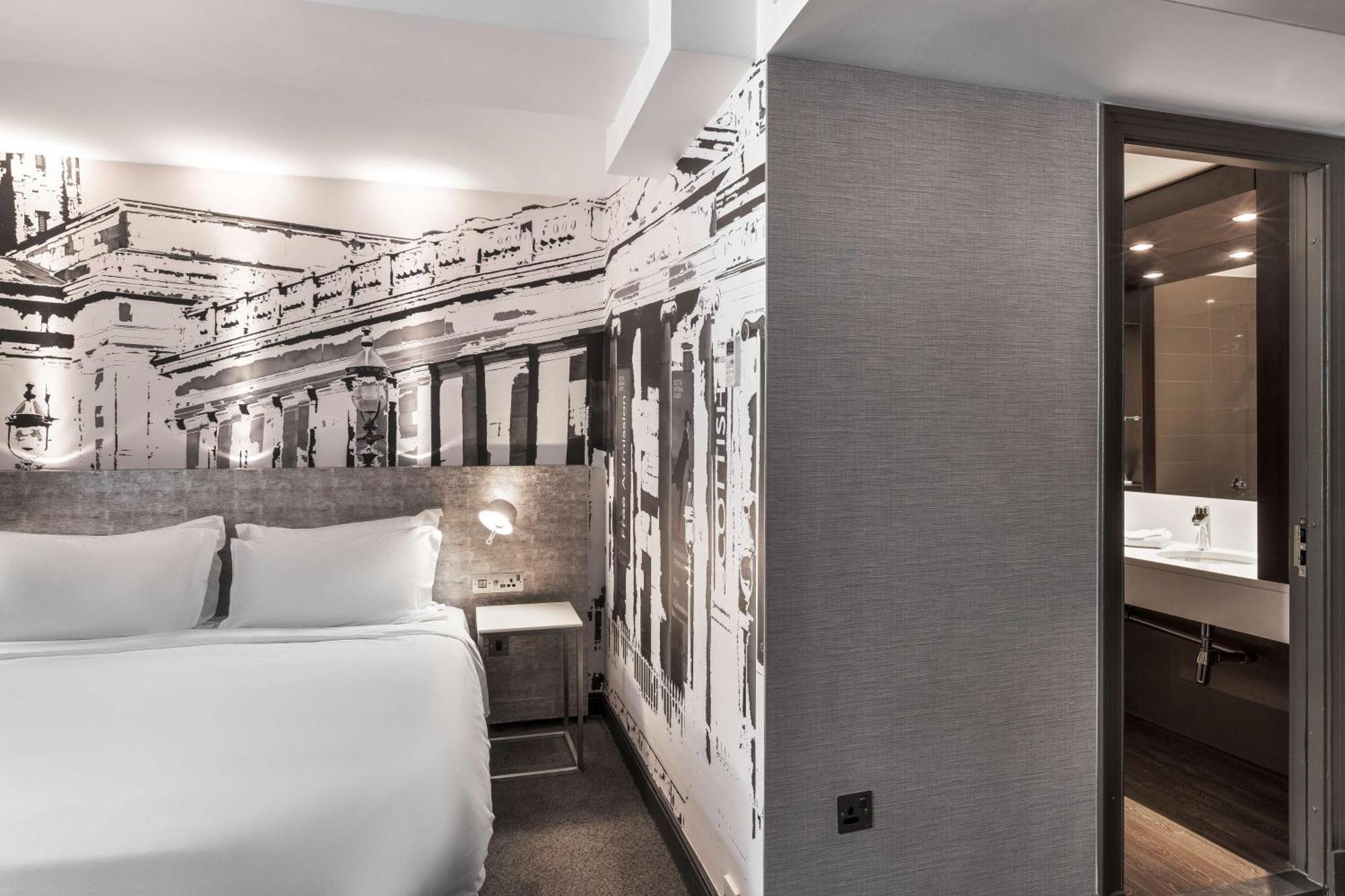 Royal Mile Suite